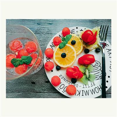 简单的番茄小兔水果盘