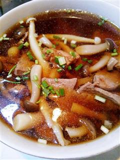 好鲜好鲜的小蘑菇肉片猪肝汤的热量