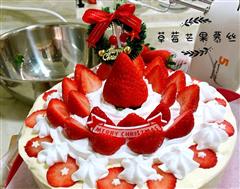 草莓芒果慕斯蛋糕-高颜值的圣诞party的热量