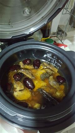 牛肝菌板栗炖鸡汤