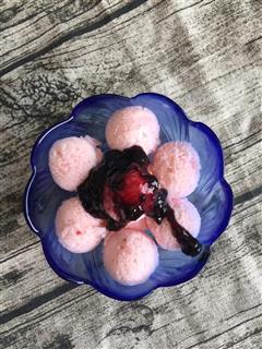草莓味酸奶冰淇淋