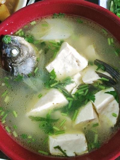 鲫鱼豆腐汤—白白的汤