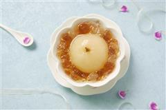 蒸一碗甜羹让你面若桃花，桃胶皂角米炖梨