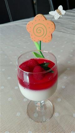 树莓酸奶奶冻