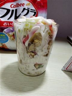 水果酸奶麦片