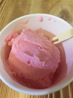 草莓冰激凌的热量