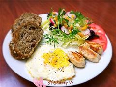 减肥早餐-鸡胸肉鸡蛋蔬菜沙拉
