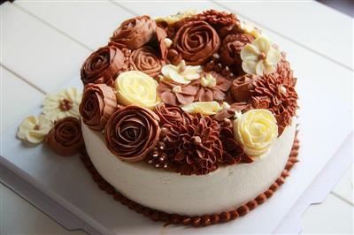 巧克力奶油霜裱花蛋糕
