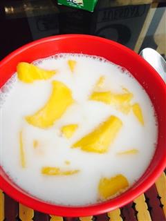 芒果椰汁西米露的热量