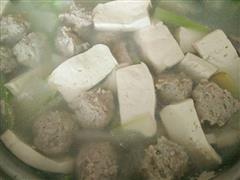 高蛋白，低脂肪豆腐丸子汤的热量