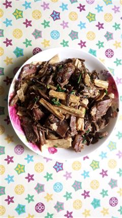 腐竹茶树菇炒腊肉的热量