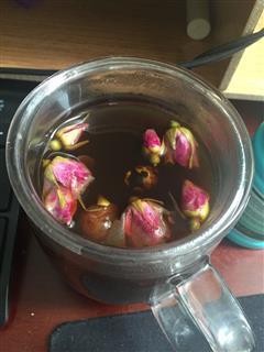 节前工作的最后一天下午，泡杯朋友自家种的玫瑰红糖花茶