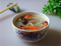 鲜虾菌菇汤