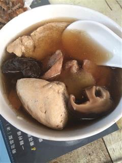 香菇豆腐排骨汤的热量