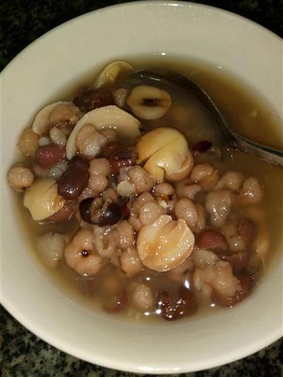 红豆薏米百合莲子粥-养生养颜