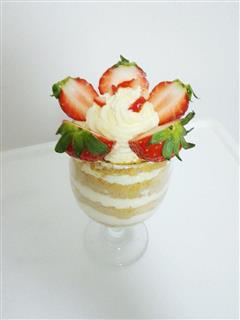 草莓木糠杯蛋糕