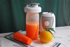 鲜橙胡萝卜汁，健康饮品