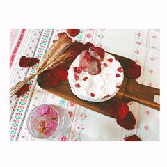 糖霜玫瑰酸奶蛋糕