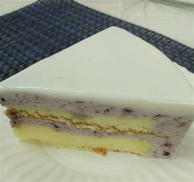 蓝莓牛奶慕斯蛋糕