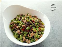 橄榄菜肉末炒豇豆