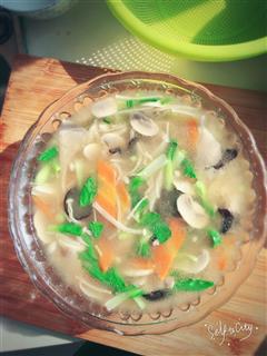 胡萝卜菌菇汤
