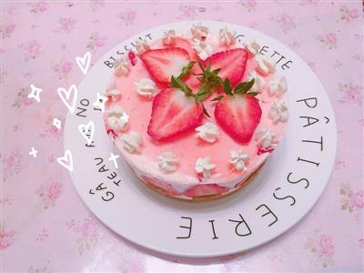 镜面草莓慕斯蛋糕