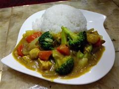 咖喱鸡肉蔬菜饭