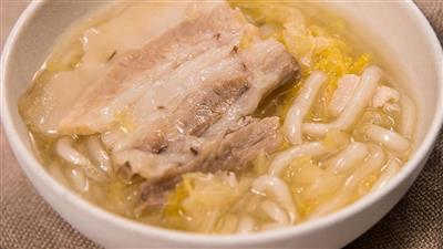 酸菜汆白肉，酸爽解腻东北名菜