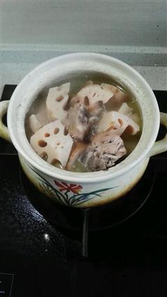 冬日美味-猪骨藕汤