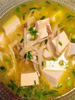 瘦肉金针菇豆腐汤