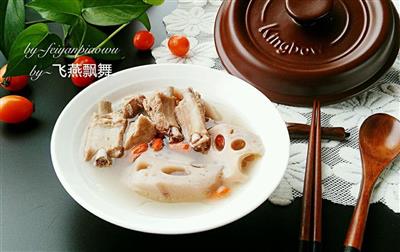 坤博砂锅莲藕排骨汤