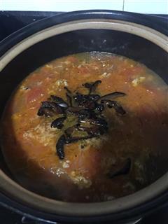 粉丝肉末香菇番茄汤