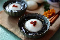 黑洋酥糯米块-猪油芝麻馅蒸麻糍-宁波人过年的传统甜点