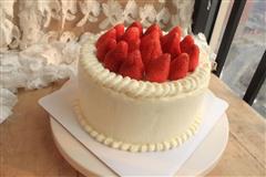 奶油草莓生日蛋糕的热量