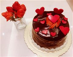草莓夹心巧克力淋面蛋糕+草莓玫瑰花的生日祝福