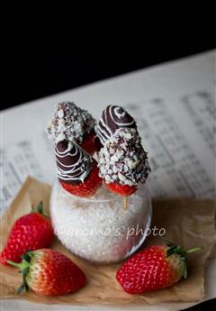 情人节快乐，草莓巧克力