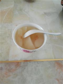 川贝冰糖炖雪梨汤的热量