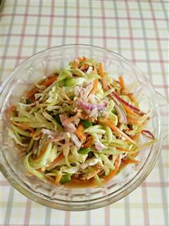 生拌金枪鱼蔬菜沙拉
