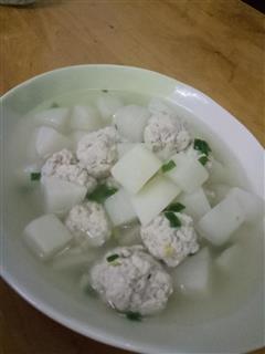 白萝卜豆腐圆子汤