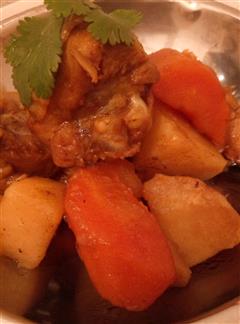 胡萝卜土豆炖鸡块-营养美味