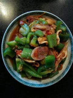 青椒菌菇炒香肠