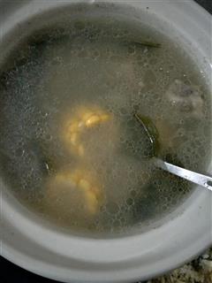 海带玉米山药排骨汤的热量