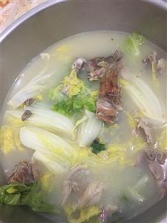 鸭骨蔬菜汤