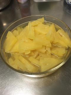 菠萝罐头小时候的味道的热量