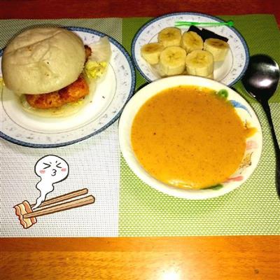 馒头鸡肉堡+胡萝卜人参果甜汤
