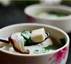 鲜香菇豆腐汤