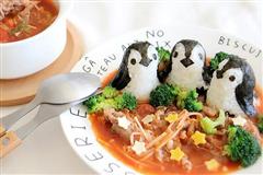 春季营养又开胃 番茄金针菇牛肉汤与小企鹅饭团的热量