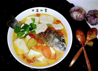 三红鲫鱼豆腐汤
